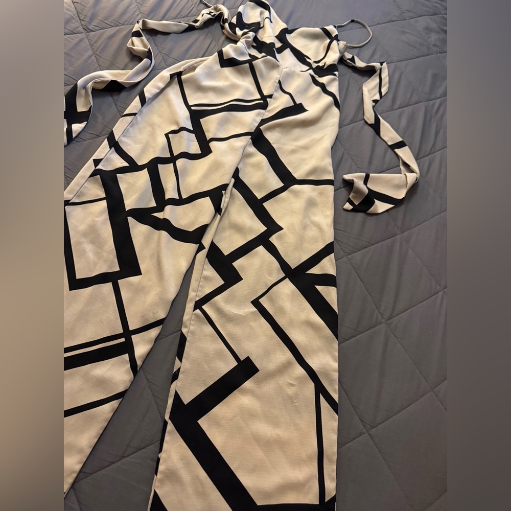 Geometric Black and Cream Jumpsuit - Picture 3 of 11